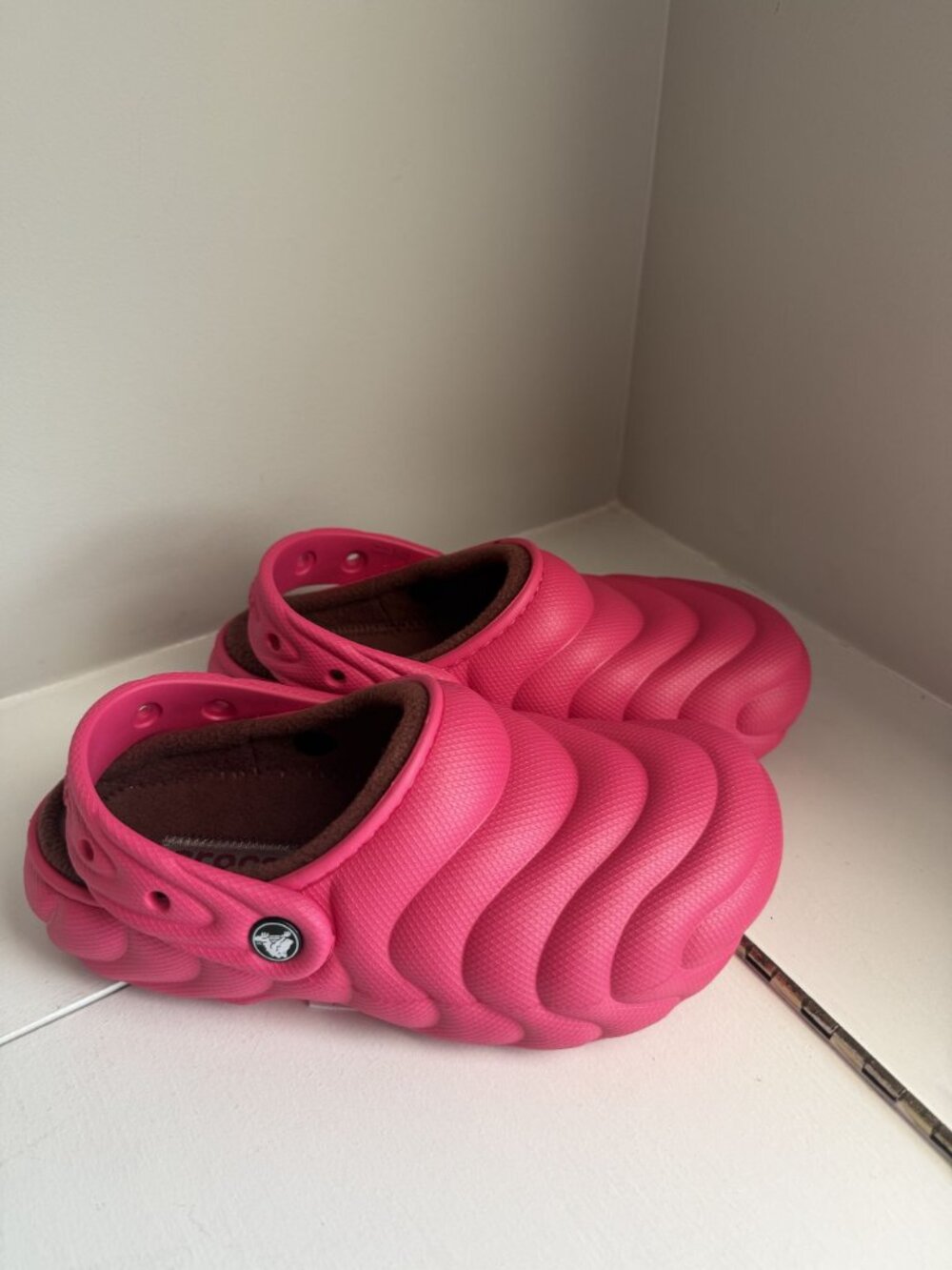 NEW Crocs Classic Lined Overpuff Clog Scarlet Pink Size Womens 6 $65 [jb] - Picture 12 of 16